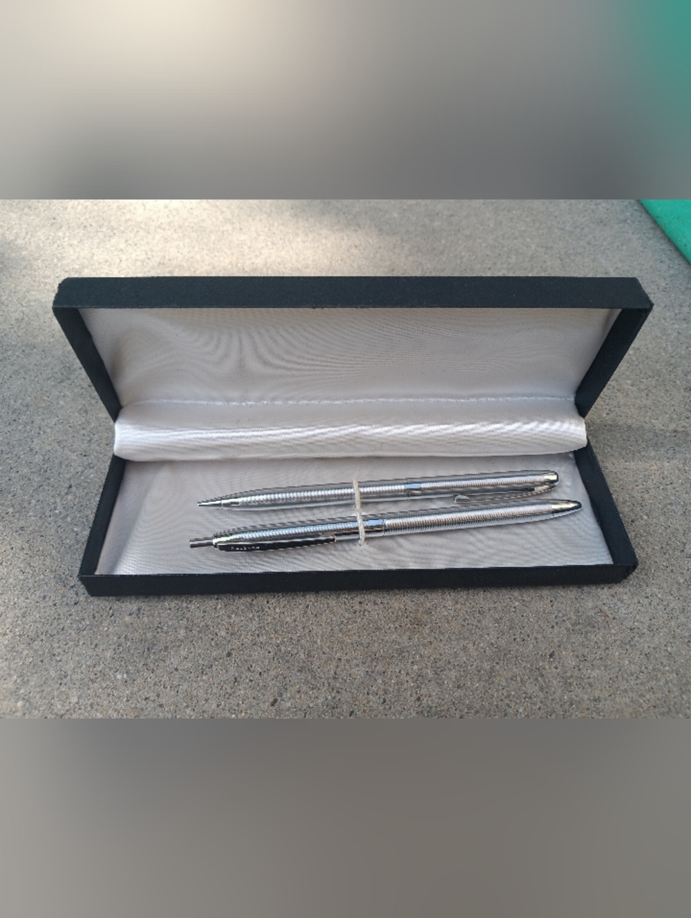 Newton USA Pen And Pencil Set Silver Tone